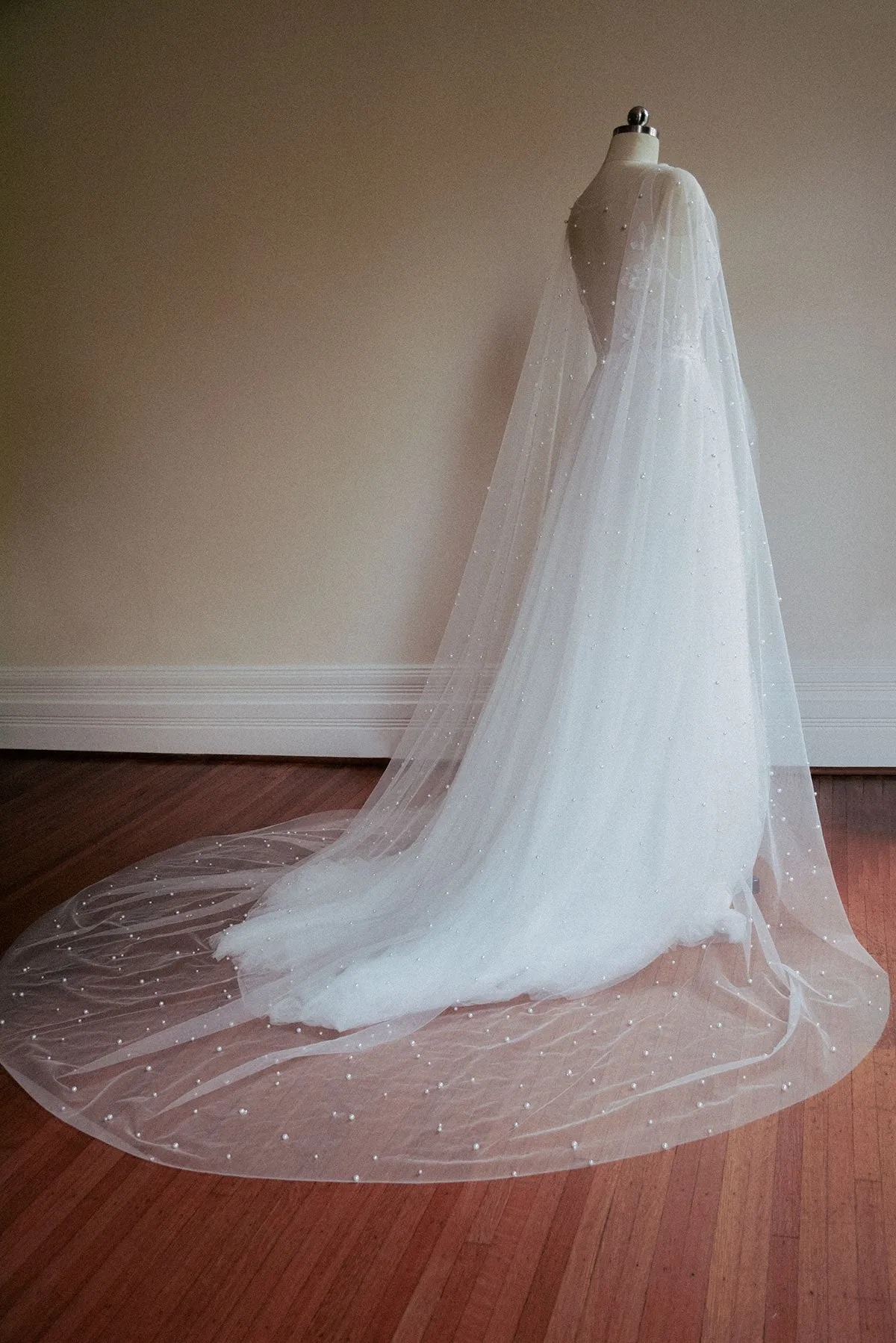 ARIELLE | Pearl Bridal Cape