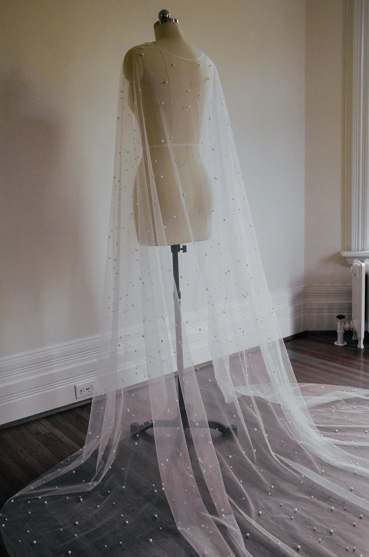 ARIELLE | Pearl Bridal Cape