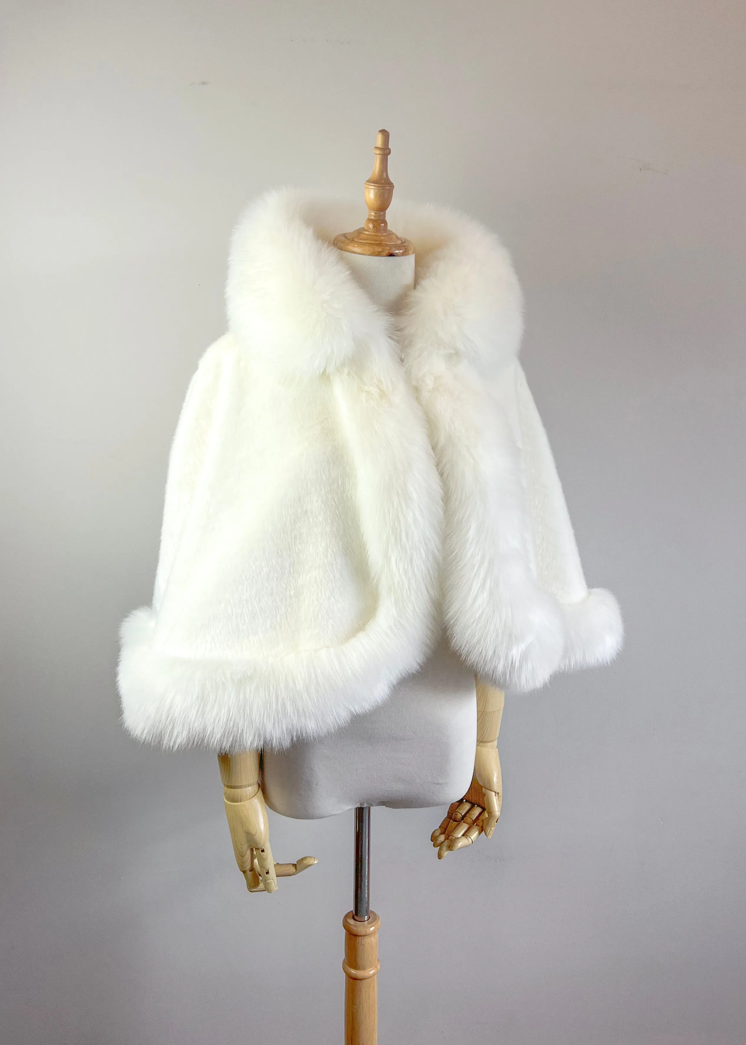 Ivory White Fur Cape (Juliet Wht01)