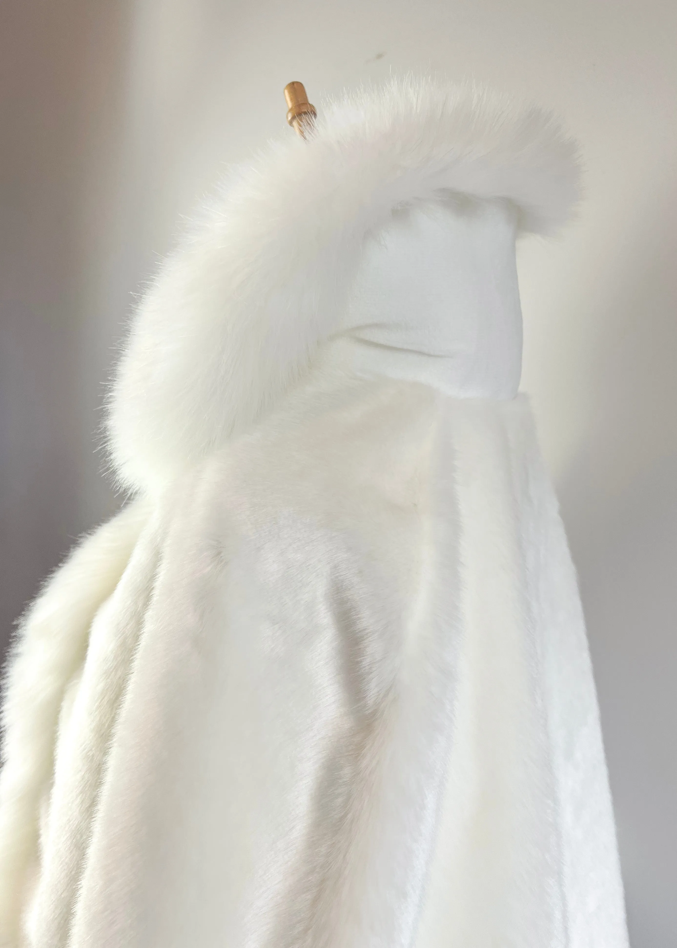 Ivory White Fur Cape (Juliet Wht01)